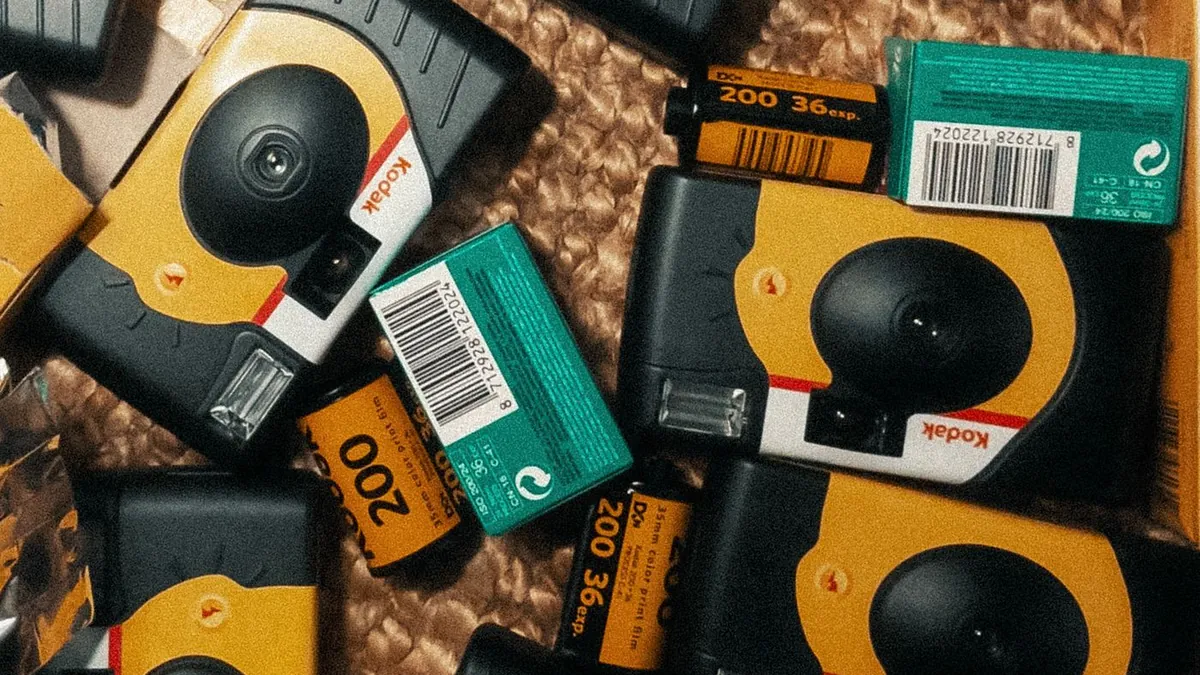 How to Turn a Normal Photo Into a Disposable Camera Photo — Flash Effect