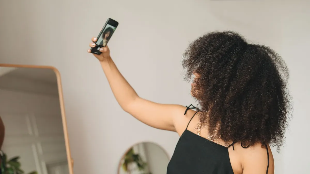 How to Make a Selfie Look Like It Was Taken With Flash — Flash Effect
